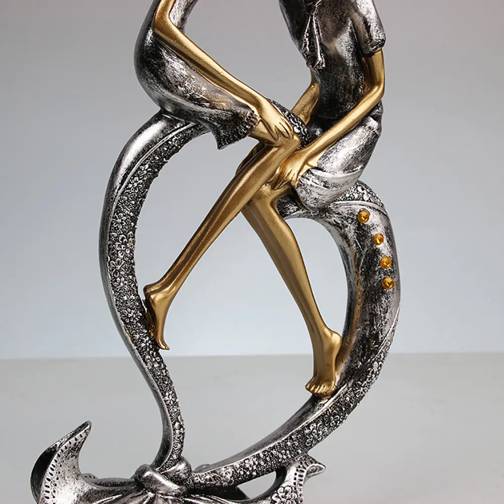 Elegant Resin Kissing Couple Decor for Home and Office