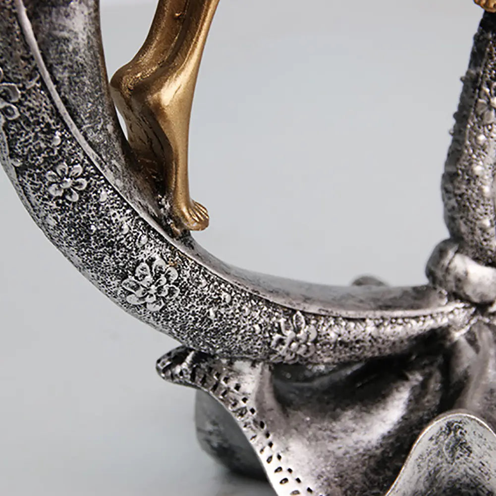 Elegant Resin Kissing Couple Decor for Home and Office